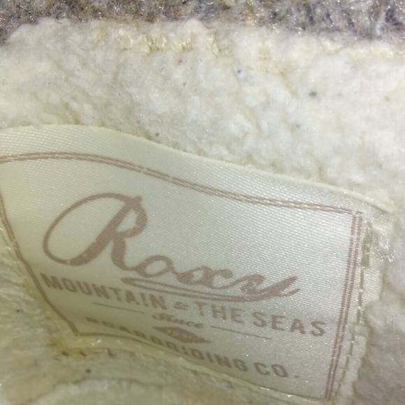 Roxy Boots Mountain and The Seas Boardriding Co. - Picture 5 of 6